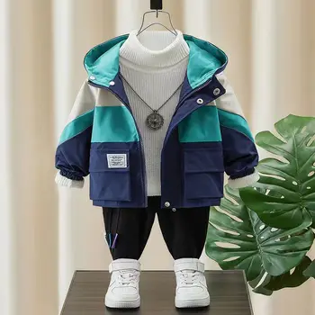 Весенне-осеннее пальто для мальчиков 2023 г., Новый детский трехцветный комбинированный топ, корейская ветровка-иностранка, тонкий стиль