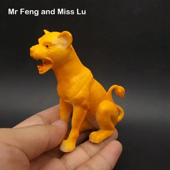 Большая желтая собака, имитирующая модель животного, обучающая игрушка для детей