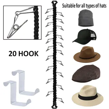Над дверью висит шкаф для хранения кепок, вешалки для кепок, держатели для шляп - вмещает до 20 кепок