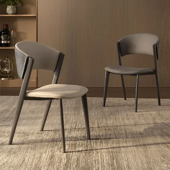 Легкий Роскошный бытовой обеденный стул в итальянском минимализме со спинкой из высококачественной углеродистой стали, простой кожаный стул для ресторана и отеля в стиле арт