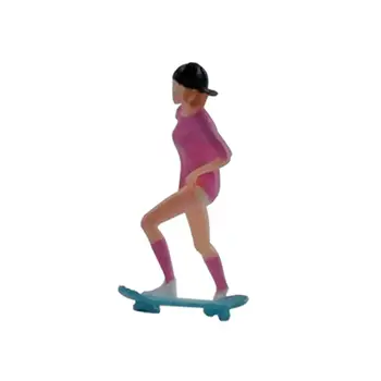 1:64 Фигурка Девушки на Скейтборде Mini People Model для Макета Модельного Поезда DIY Projects